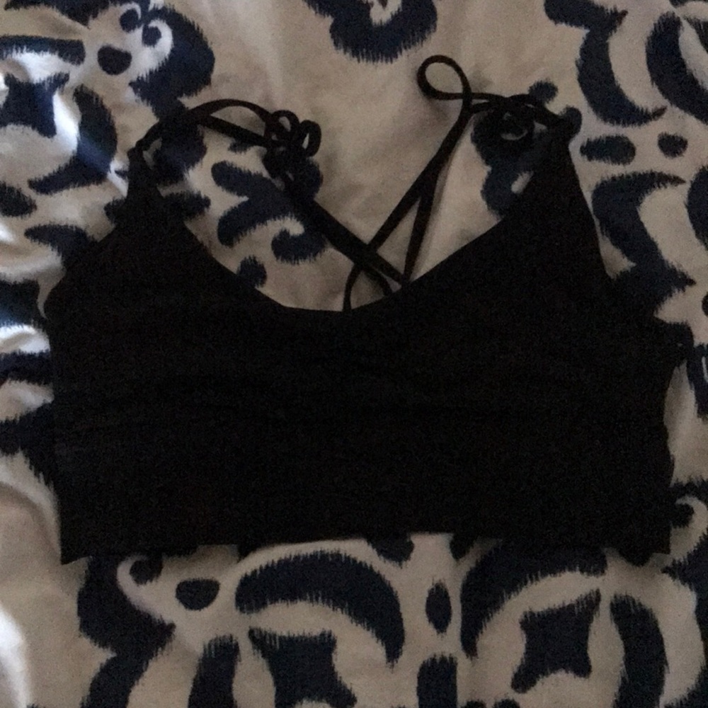 Black lululemon sports bra discontinued